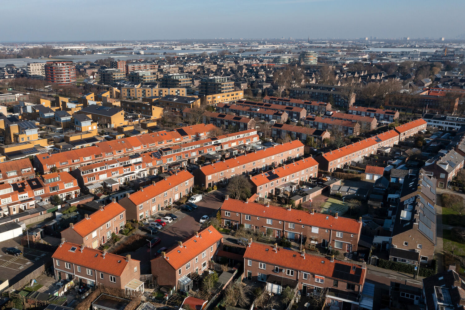 51 sociale huurwoningen aan de Gerrit van Heemskerkstraat in Naaldwijk krijgen groot onderhoud.