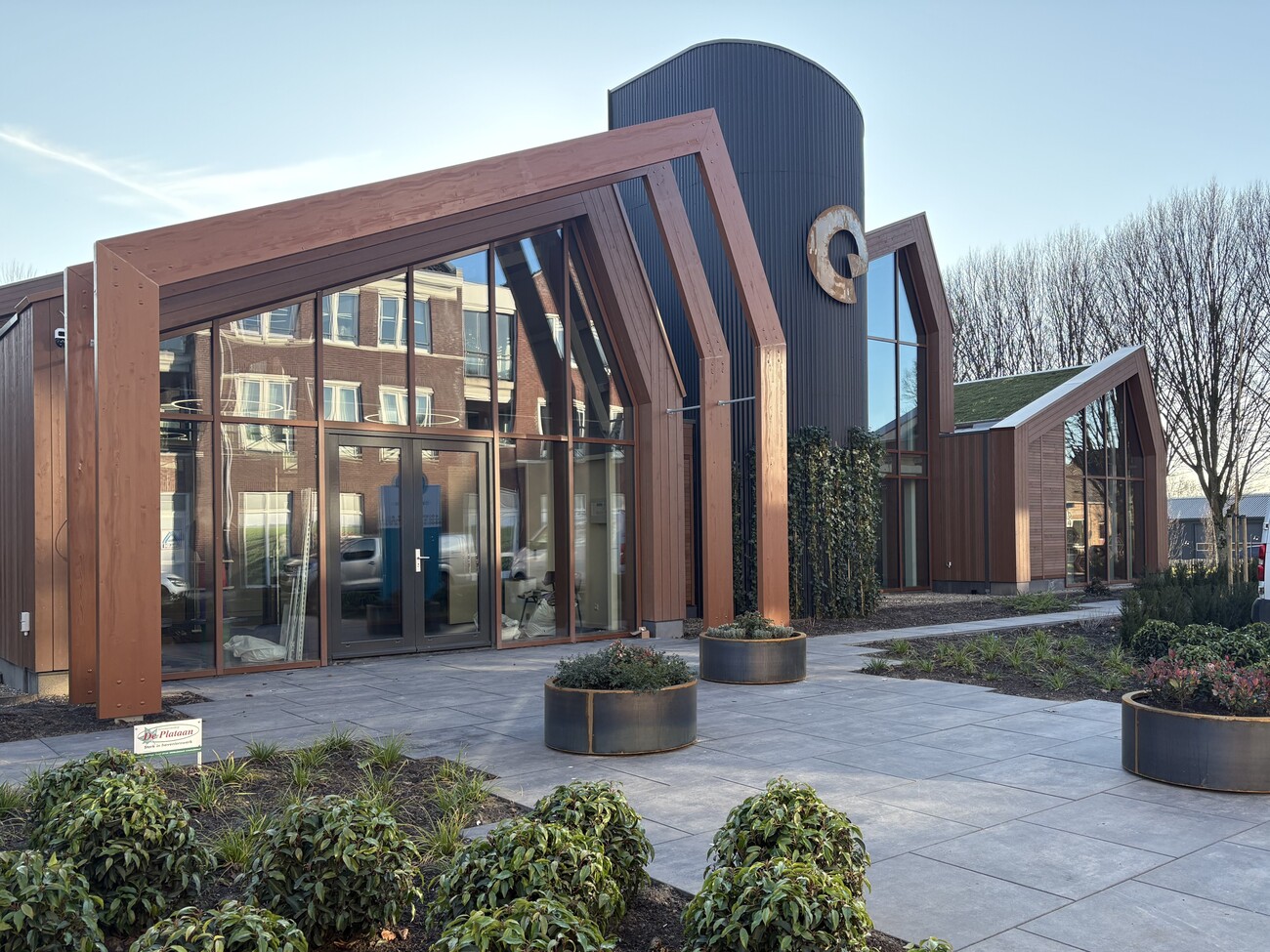 Foto van de voorgevel van het kantoor in Hedel