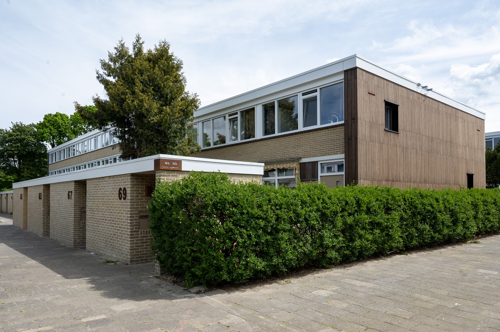 straataangezicht van de bamboegevel aan de smaragdlaan leiden