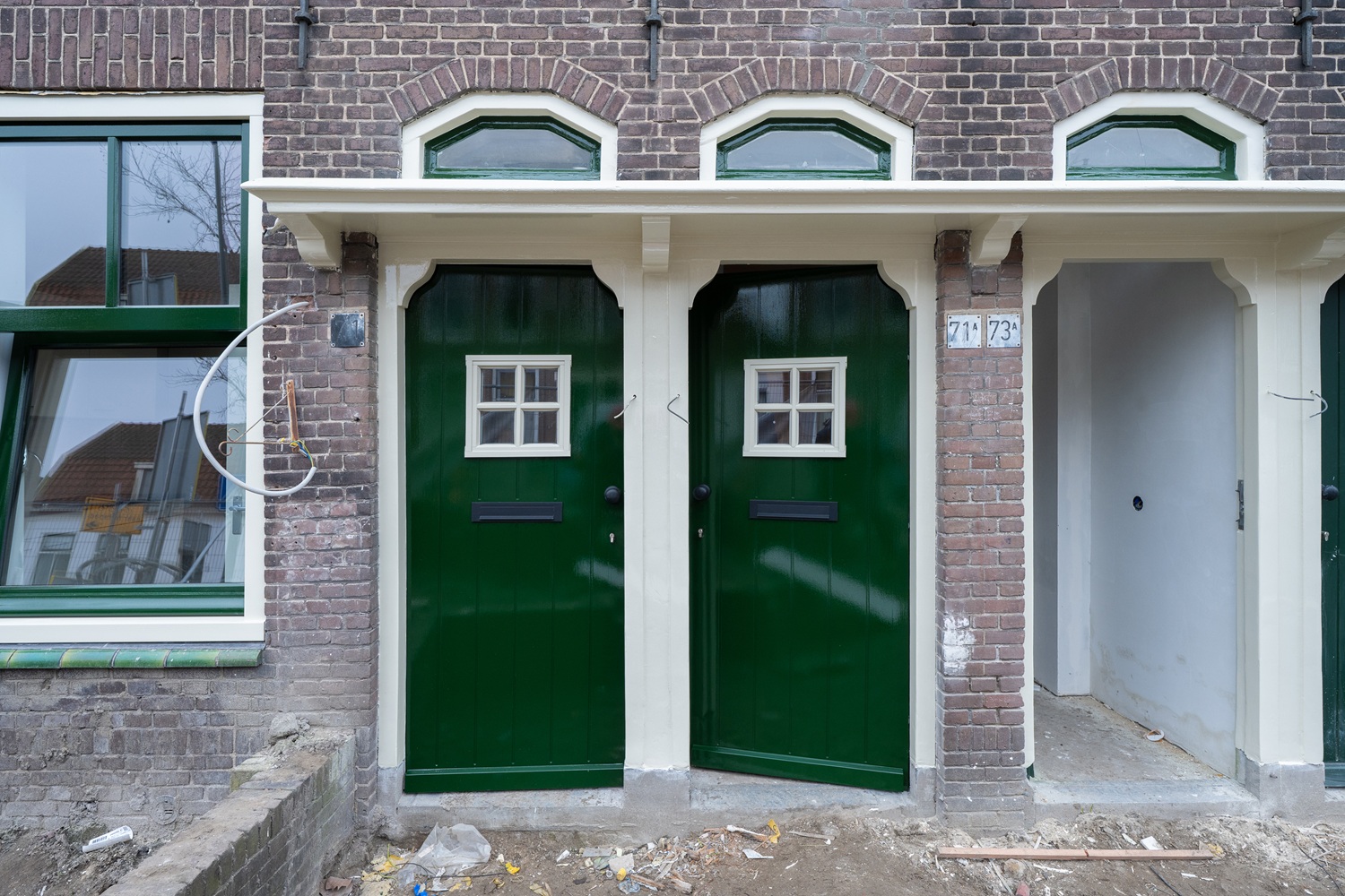 Voordeuren van woningen Lage Rijndijk