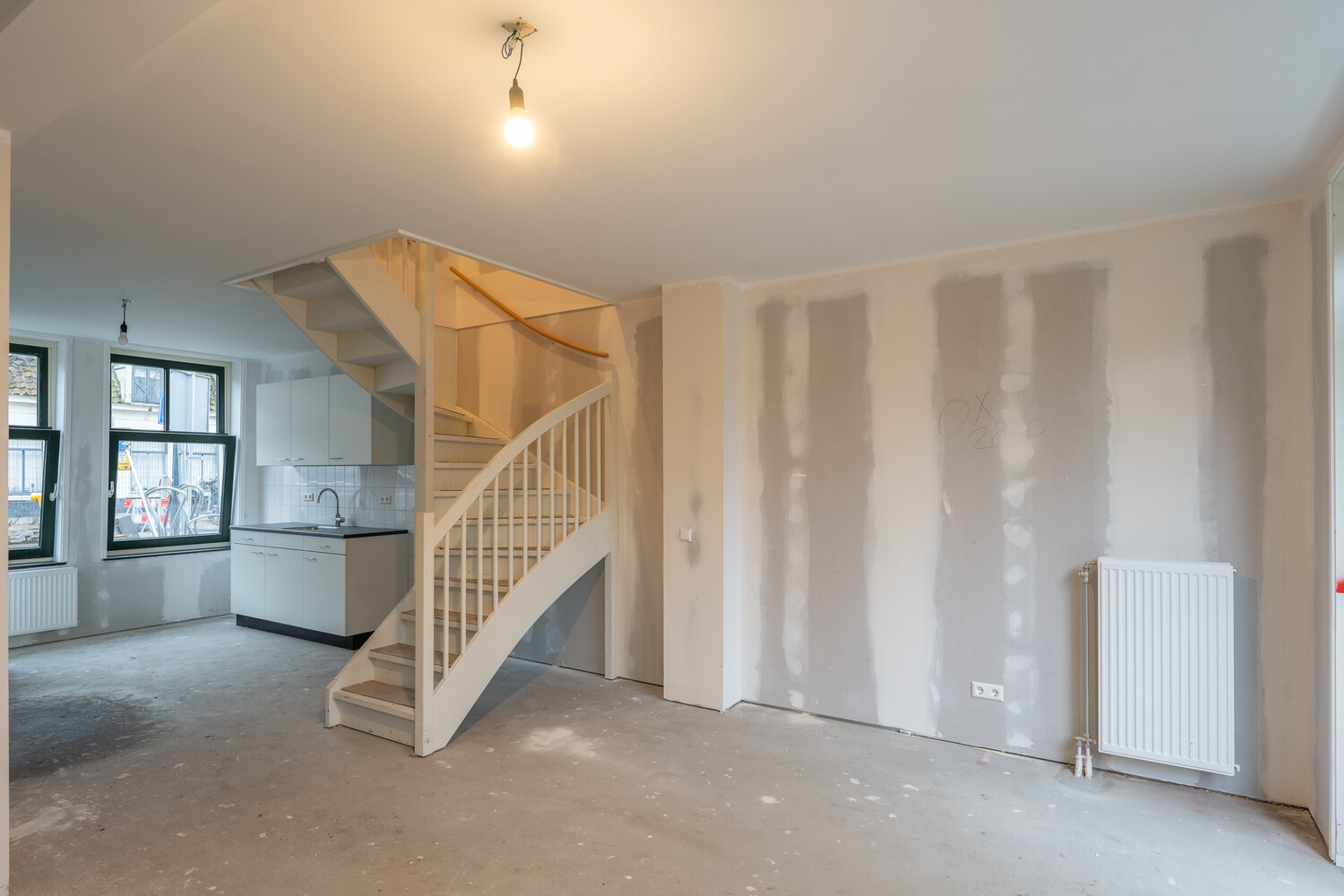 Woonkamer met keuken beneden/bovenwoning Lage Rijndijk