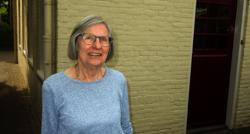 Nellie voor haar oude woning