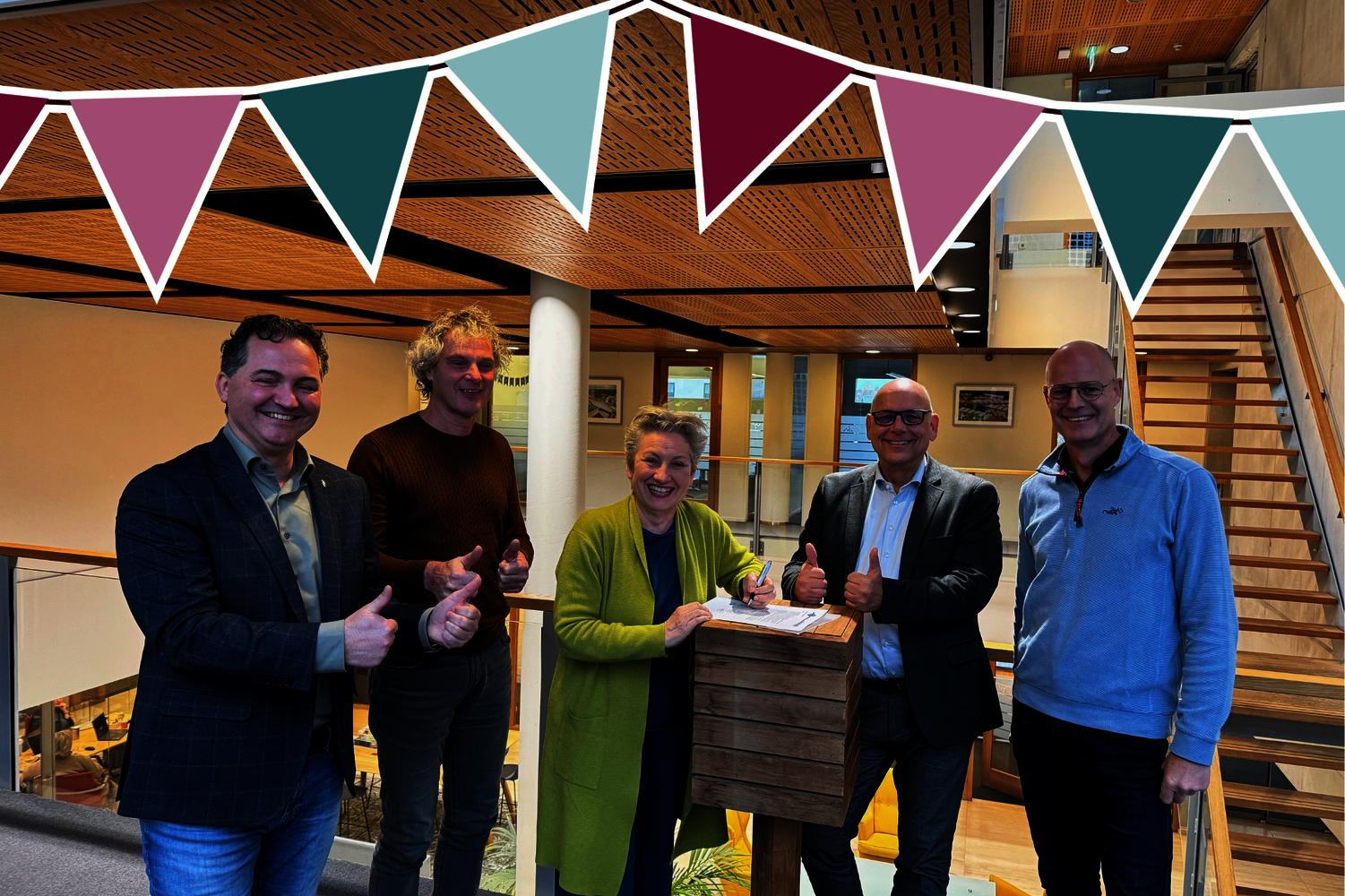 Op de foto v.l.n.r. @Vincent Buitenhuis (Veluwonen), @Paul Tazelaar (De Woonmensen), @Carly Jansen (Mooiland), @Rob van Beek (De Goede Woning) en @Arjen Jongstra (Ons Huis)