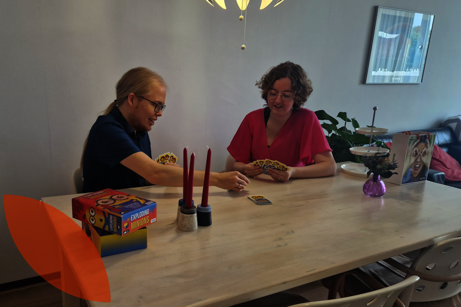 Bewoners Freek en Loes doen een spelletje