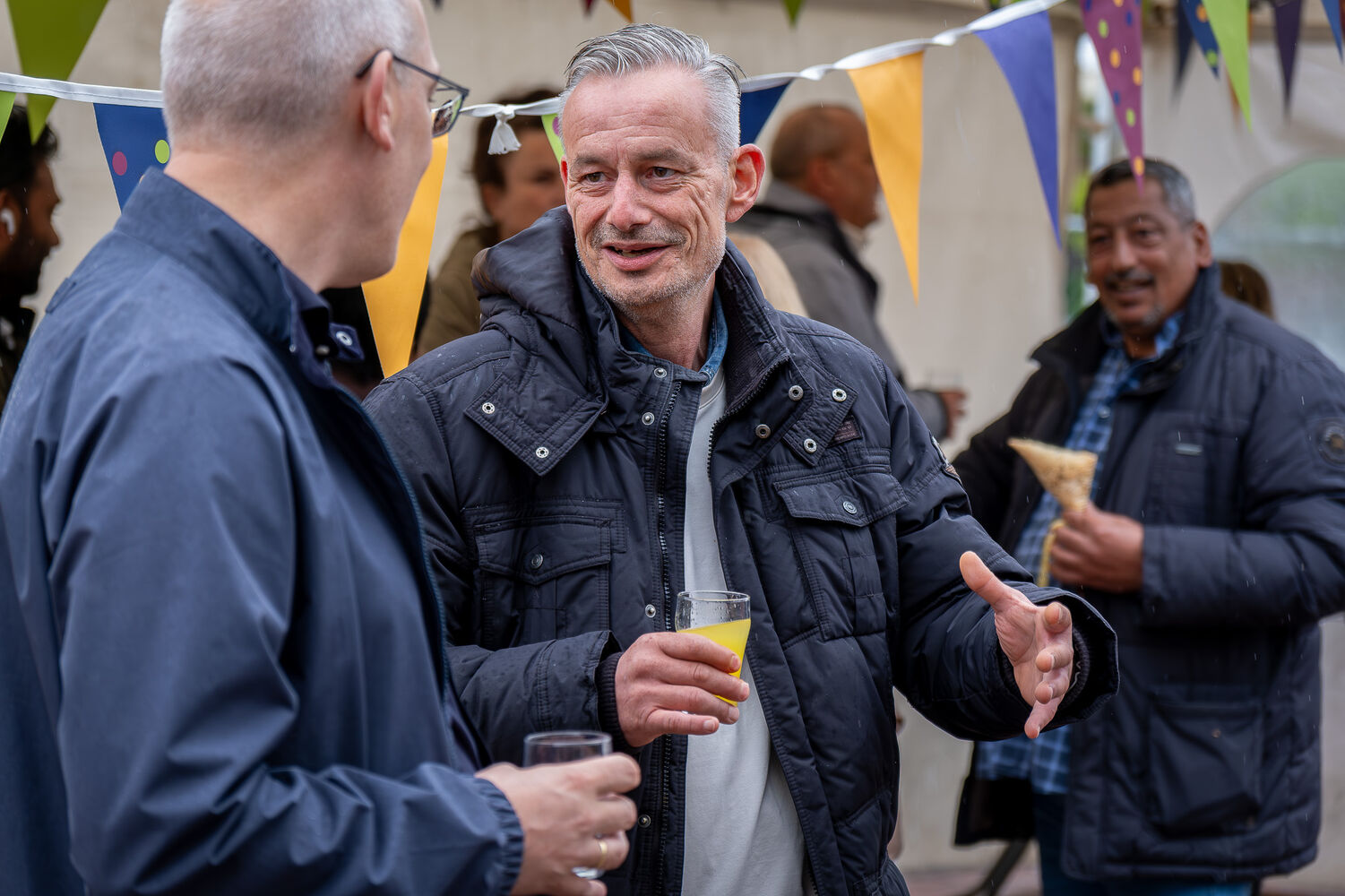 Bewoners Flexwonen met elkaar in gesprek