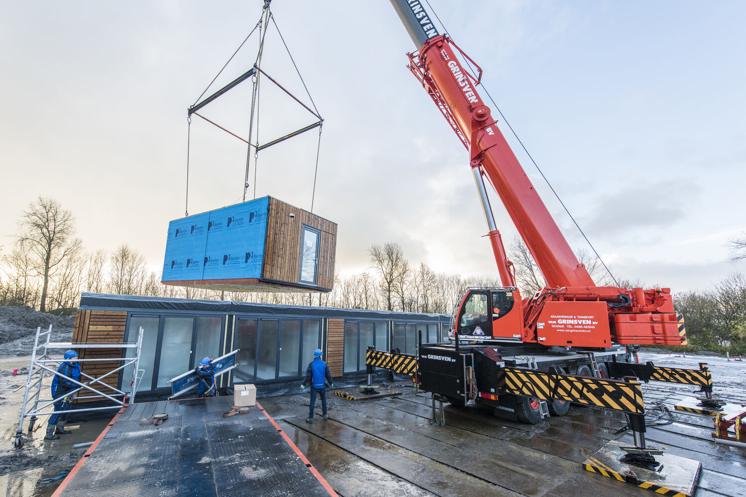 units worden geplaatst (foto bureau JP)