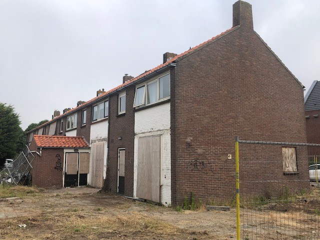 Een beeld van de woningen die gesloopt gaan worden in Goedereede.