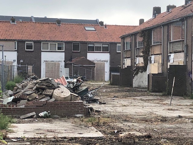 Een beeld van de woningen die gesloopt gaan worden in Goedereede.