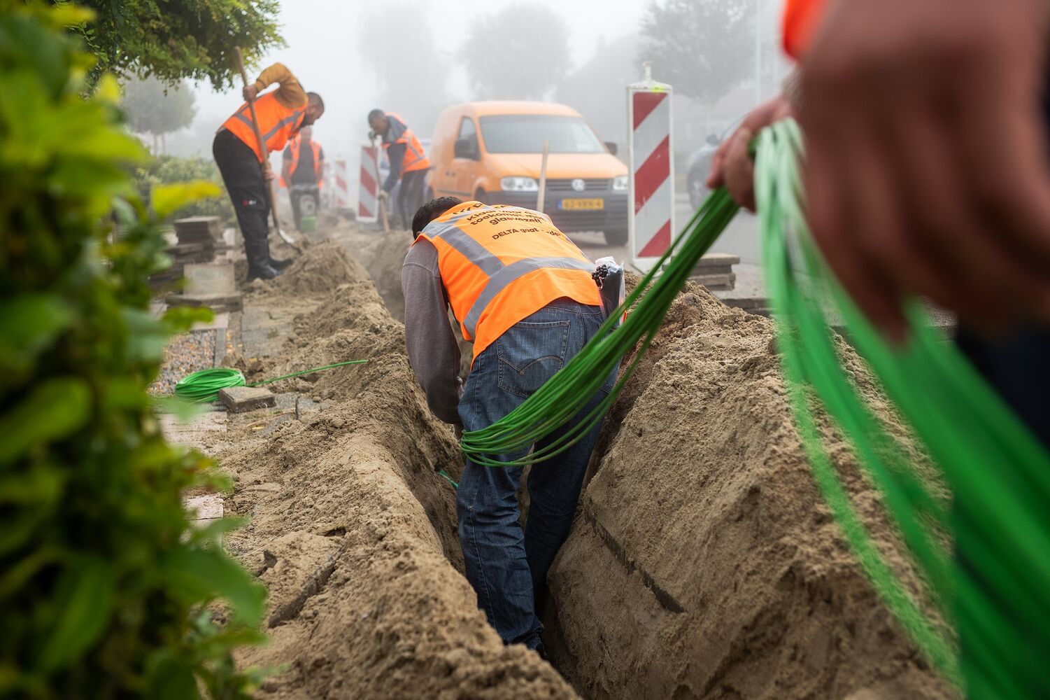 Op het beeld zijn de werkzaamheden van DELTA Fiber Netwerk te zien.