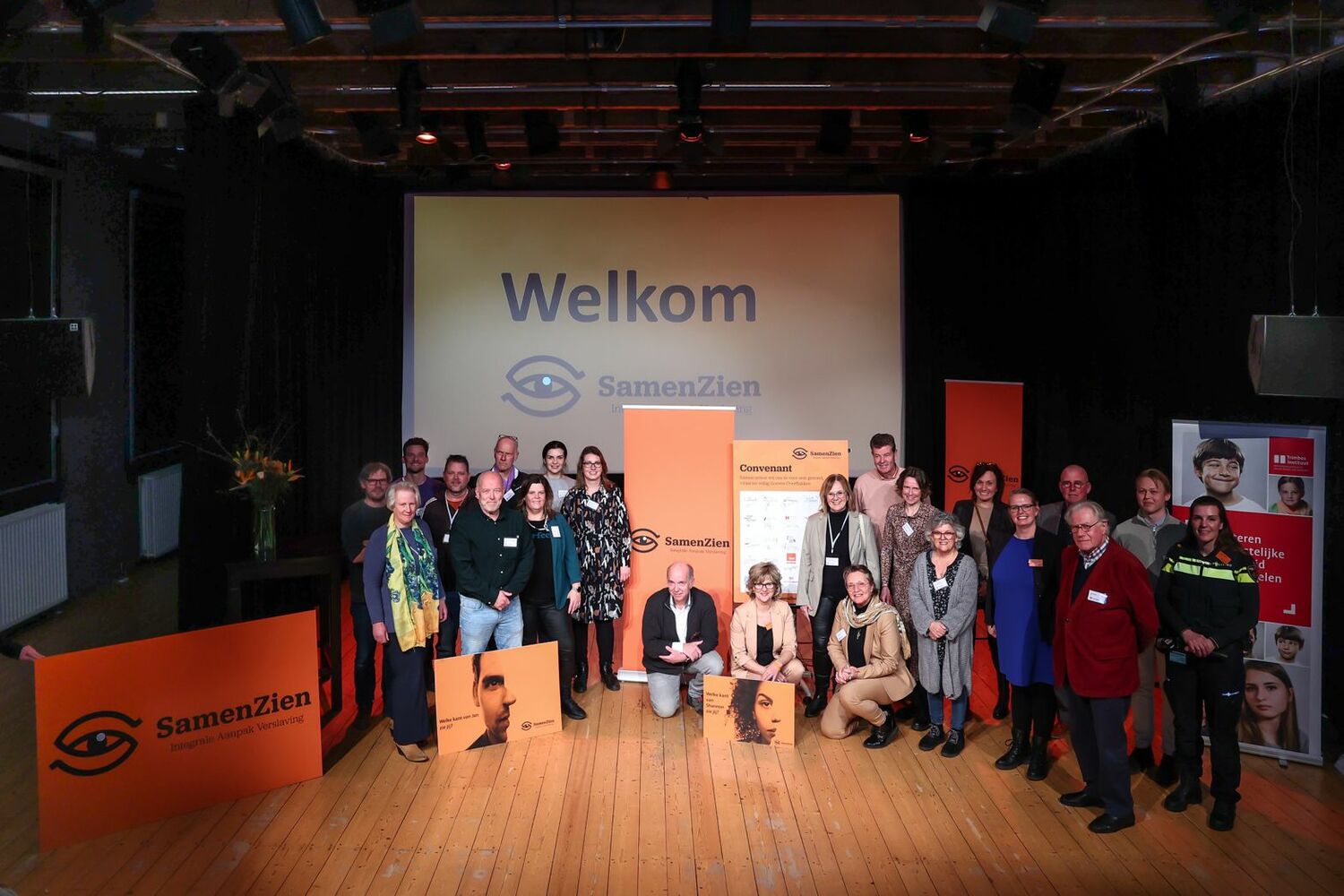 Een beelf van alle partijen samen tijdens een bijeenkomst in het Diekhuus in Middelharnis.