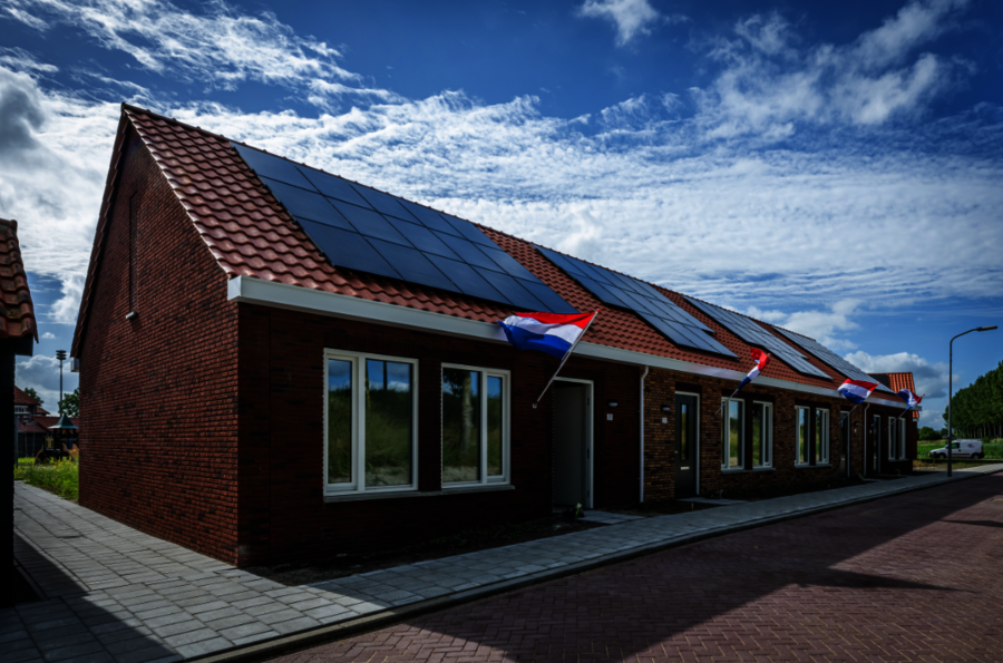 Een beeld van de woningen aan de Kerkstraat in Achthuizen.