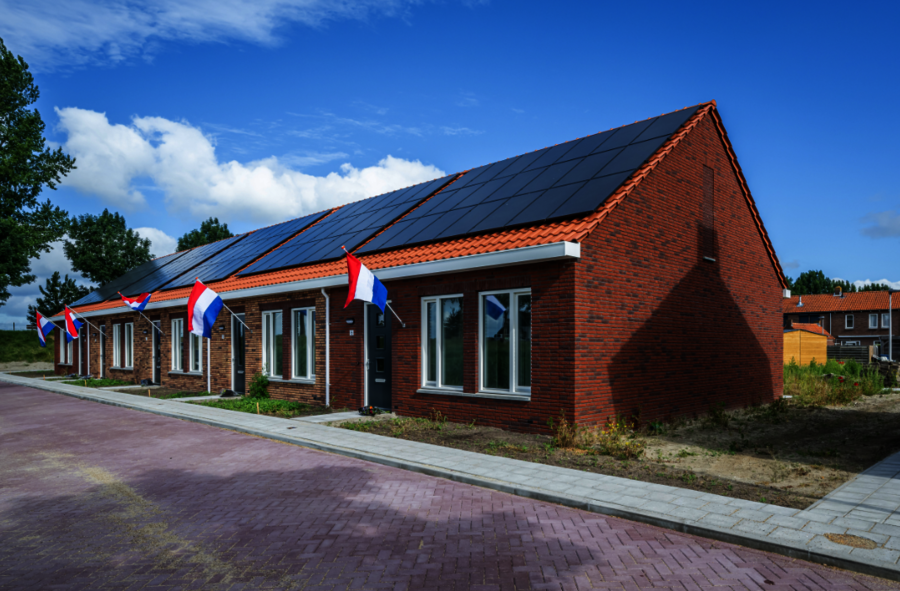 Een beeld van de woningen aan de Polderstraat Achthuizen.