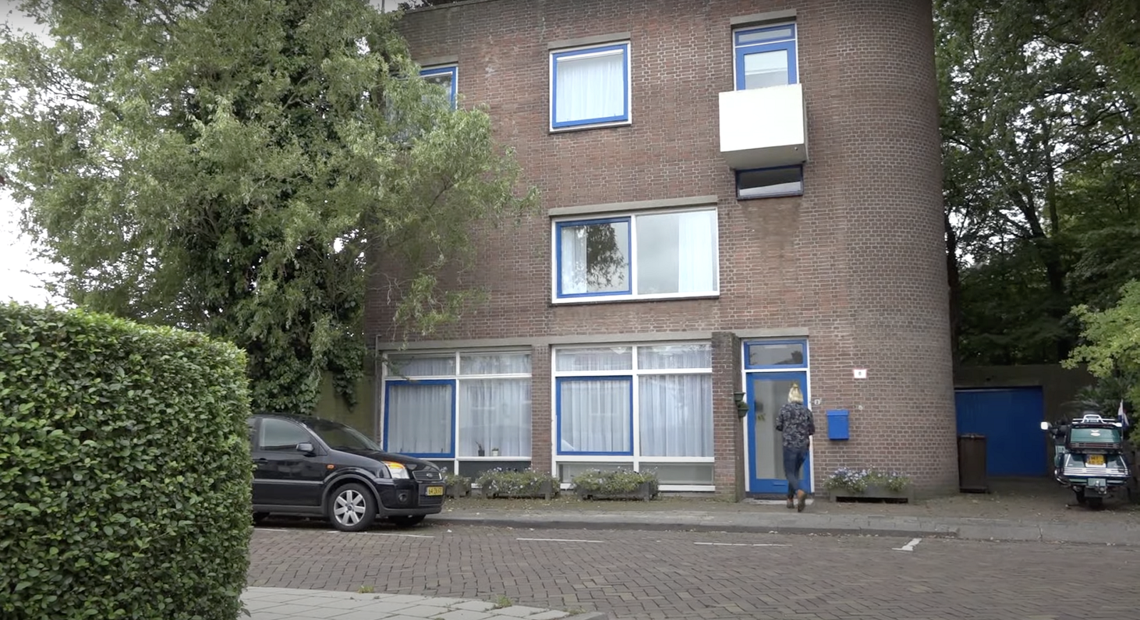 Op het beeld is de dak- en thuislozenopvang aan de Hobbemastraat in Middelharnis te zien.