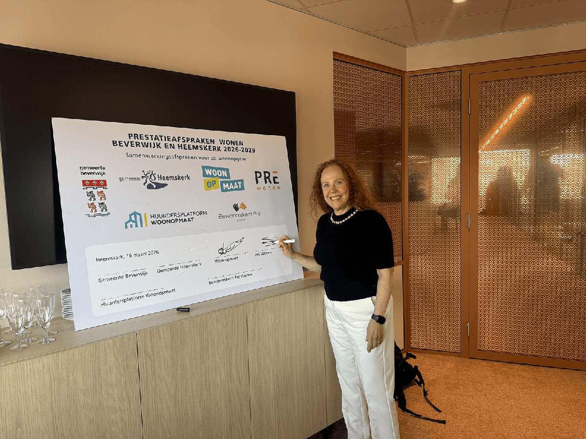 Sabrina Franken ondertekent de prestatieafspraken