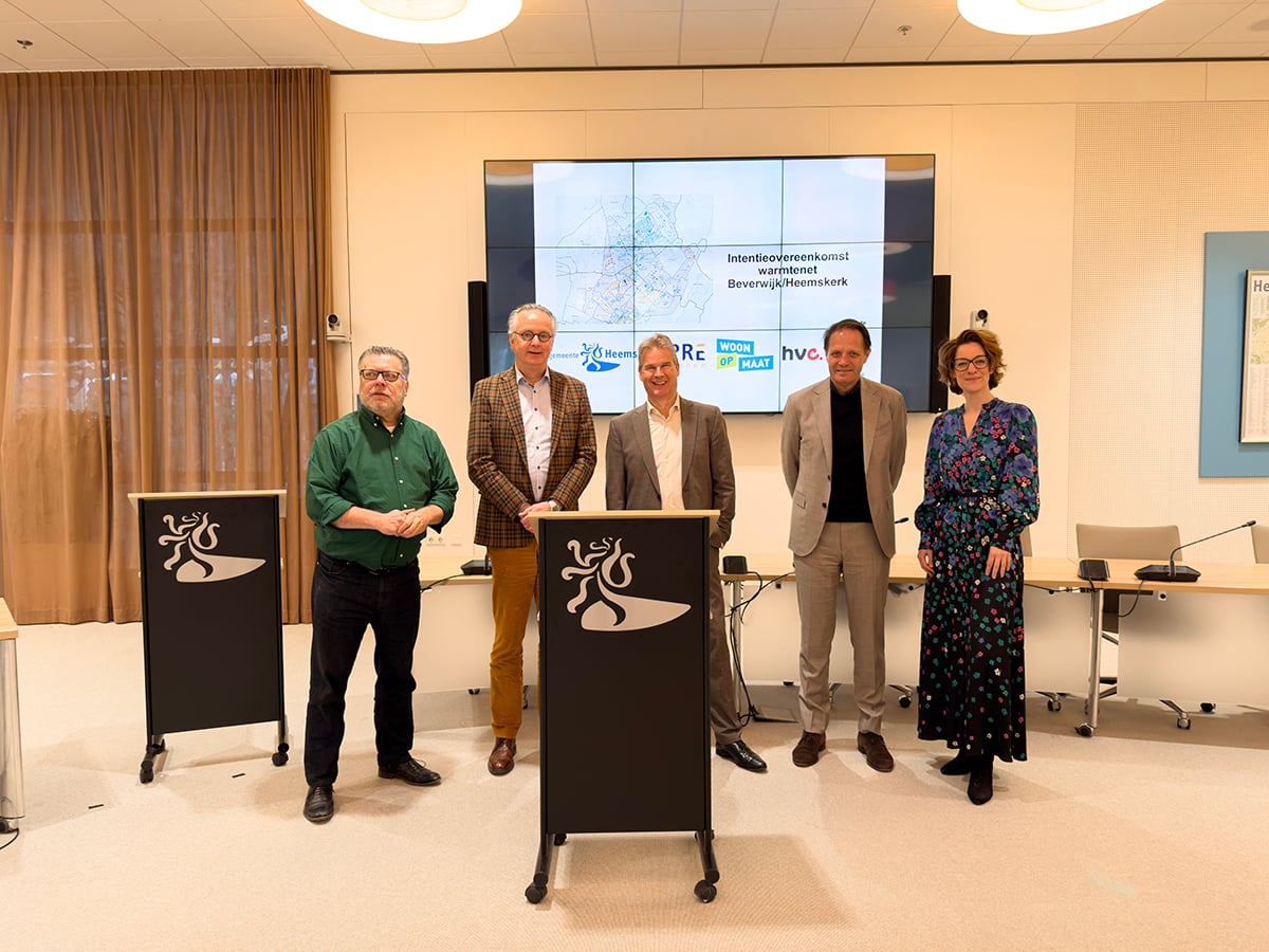 V.l.n.r. Piet Burgering (Gemeente Heemskerk), Maarten Oomes (Pré Wonen), Sjoerd Hooftman (Woonopmaat), Arjen ten Elshof (HVC), Suzanne Klaassen (Gemeente Beverwijk)