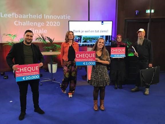 winnaars-ontvangen-prijs-leefbaarheid-innovatie-challenge