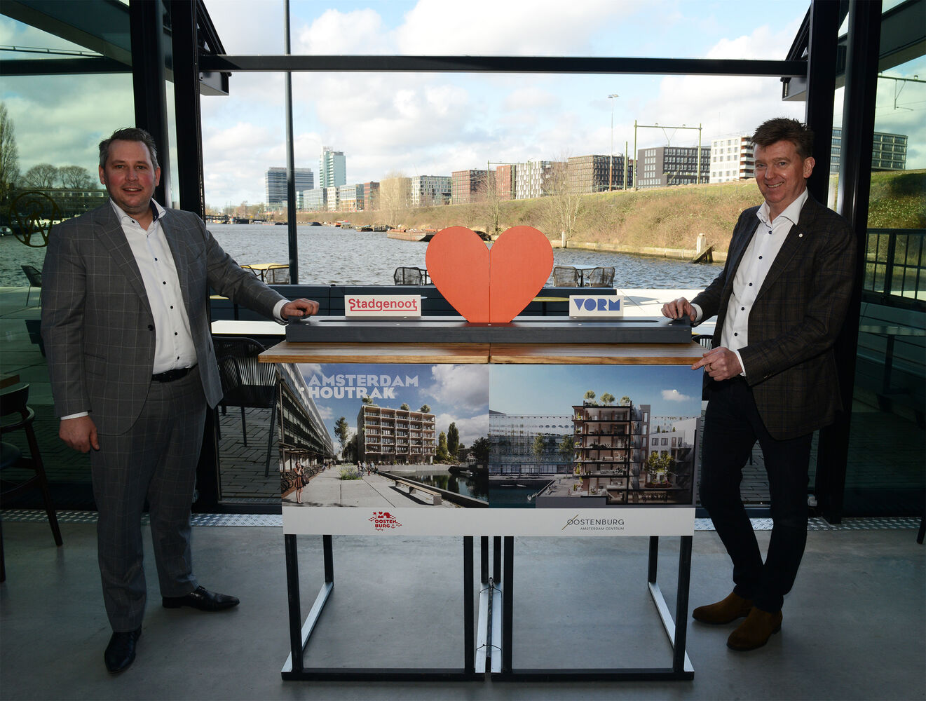 Patrick Barské (directeur Vastgoed en Ontwikkeling bij Stadgenoot) en Hans Meurs (CEO bij VORM Ontwikkeling)