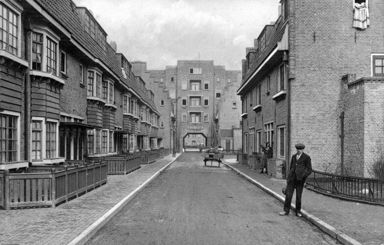 Historische foto van gemeentewoningen