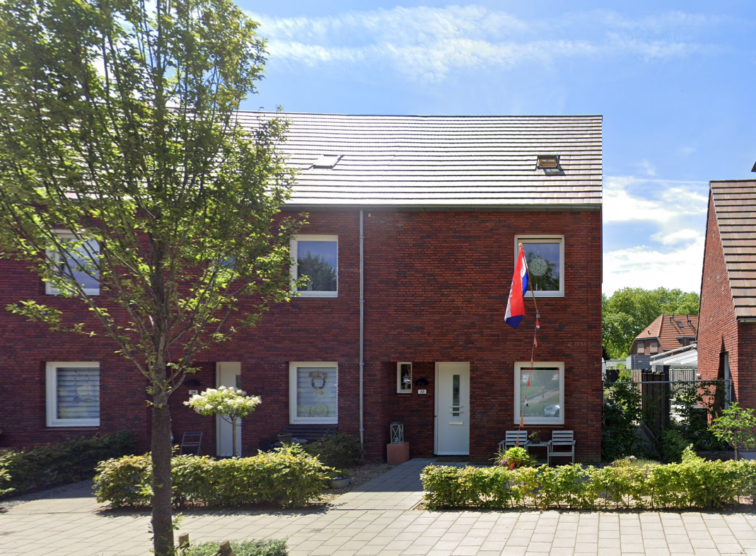 Treebeekplein 32, Brunssum